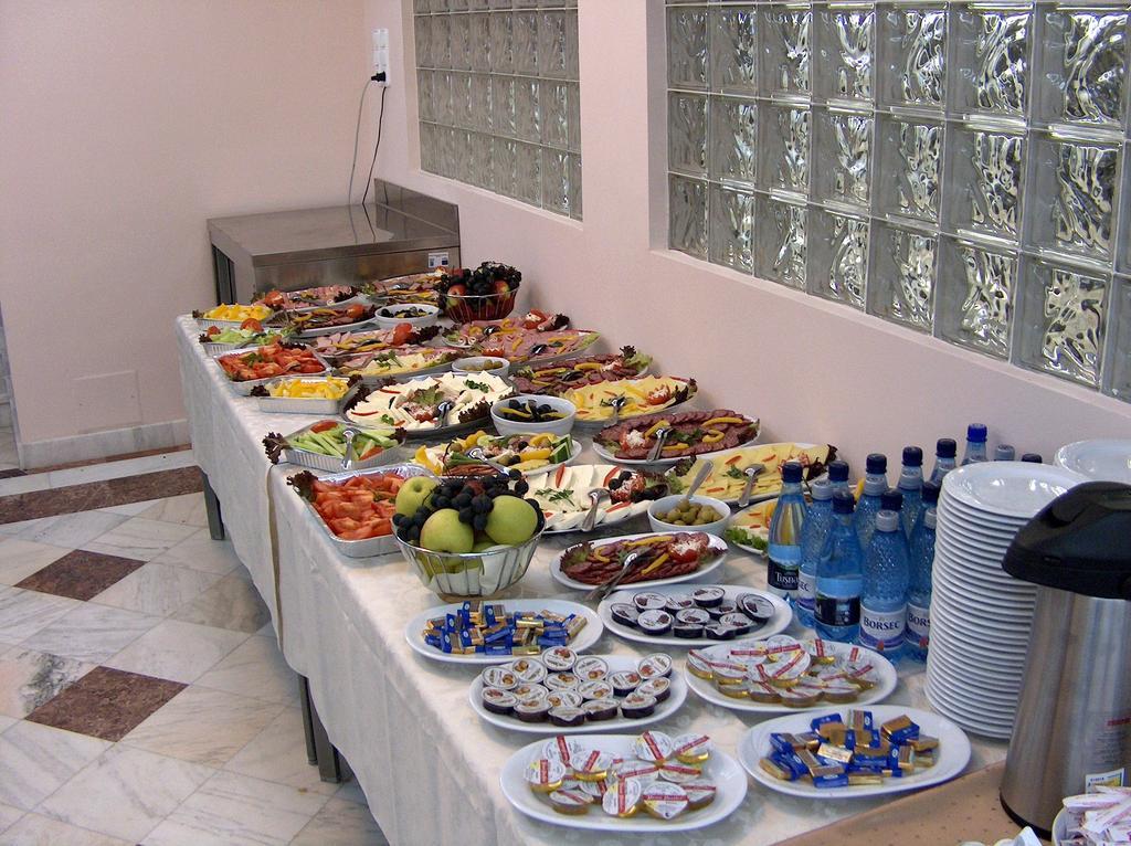 Hotel Floris شيا المظهر الخارجي الصورة
