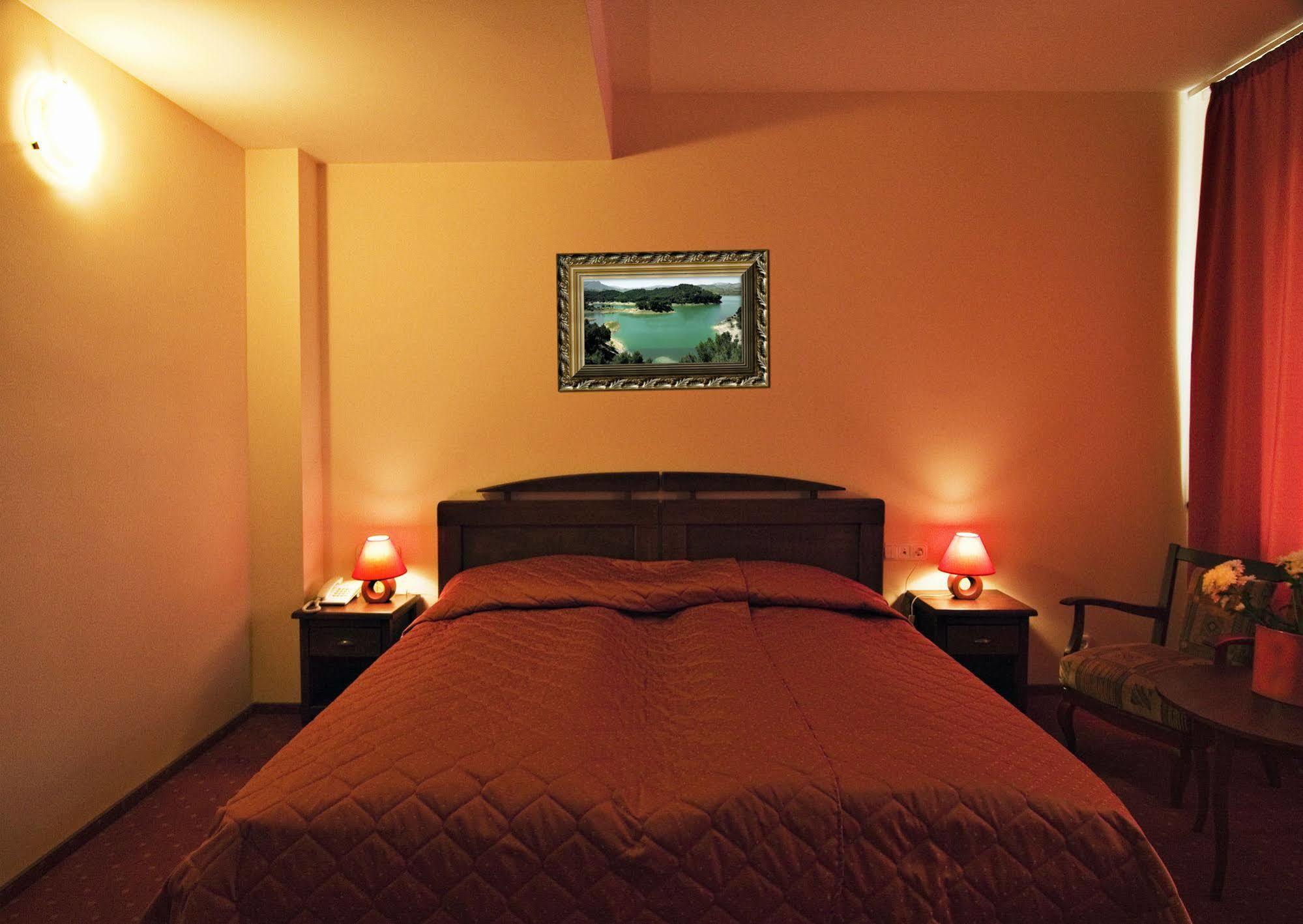 Hotel Floris شيا المظهر الخارجي الصورة