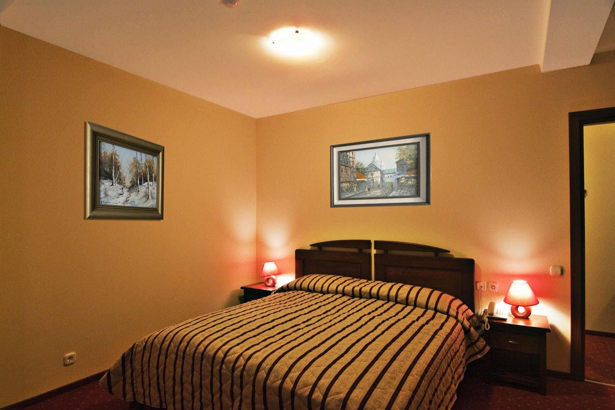 Hotel Floris شيا المظهر الخارجي الصورة