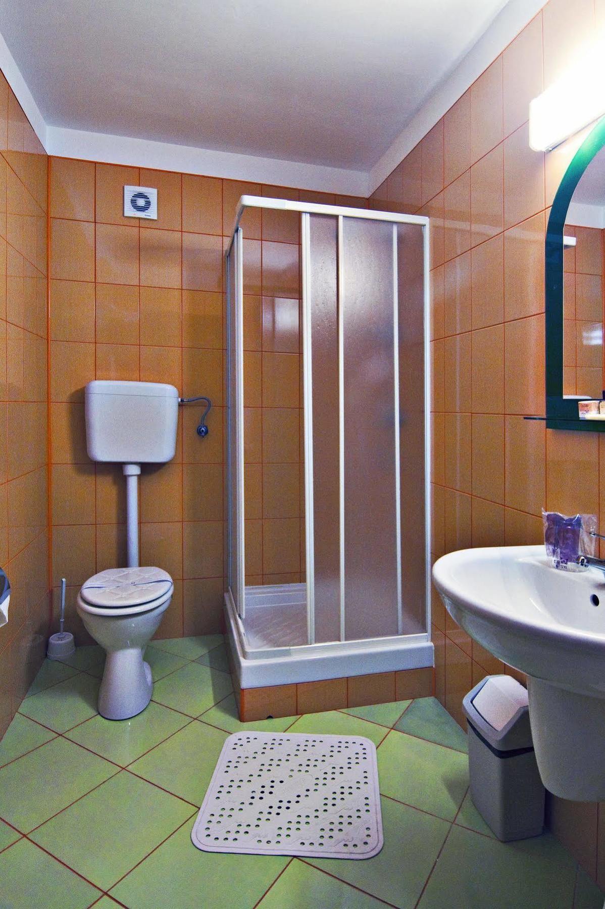 Hotel Floris شيا المظهر الخارجي الصورة